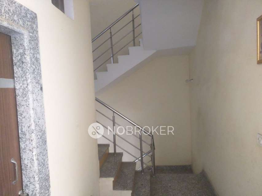 4+ BHK Flat In Babujee Building  For Sale  In Chipiyana Buzurg
