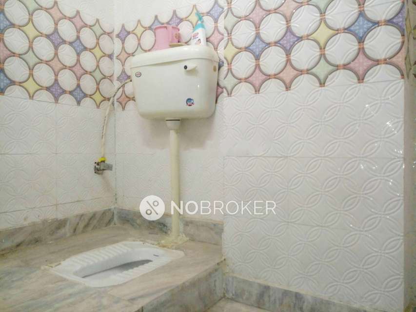 2 BHK Flat In Standalone Building  For Sale  In  Uttam Nagar