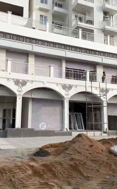 Shop in Gaur City 2, Ghaziabad for sale 