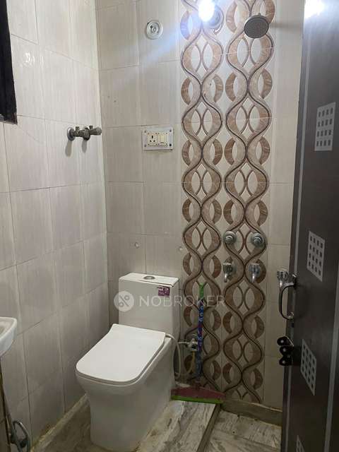 2 BHK Flat In Standalone Building  For Sale  In Dilshad Colony