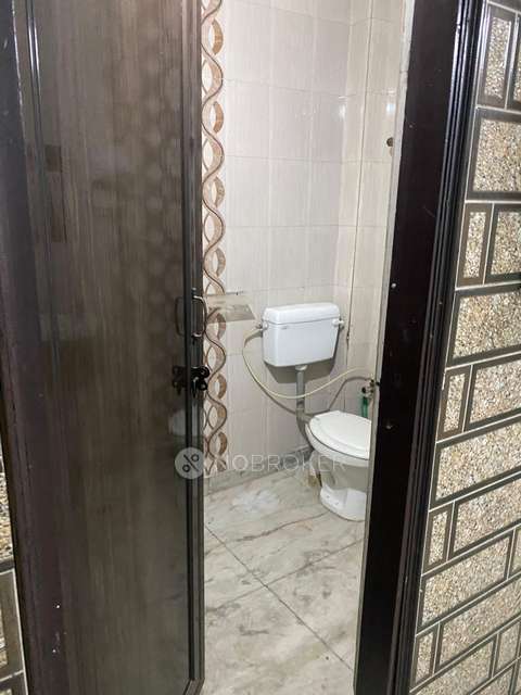 2 BHK Flat In Standalone Building  For Sale  In Dilshad Colony