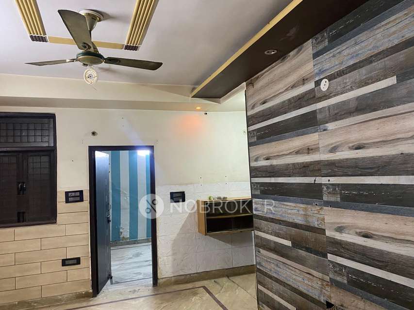2 BHK Flat In Standalone Building  For Sale  In Dilshad Colony