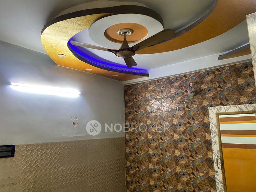 2 BHK Flat In Standalone Building  For Sale  In Dilshad Colony