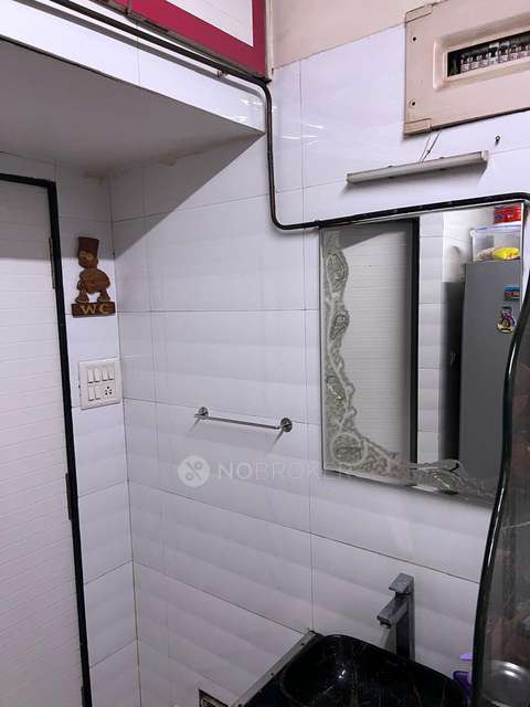 2 BHK Flat In Ganesh Prasad Building For Sale  In Tardeo