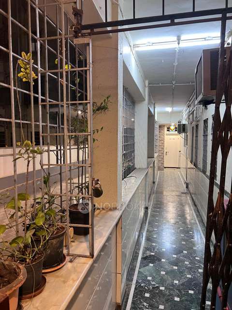 2 BHK Flat In Ganesh Prasad Building For Sale  In Tardeo