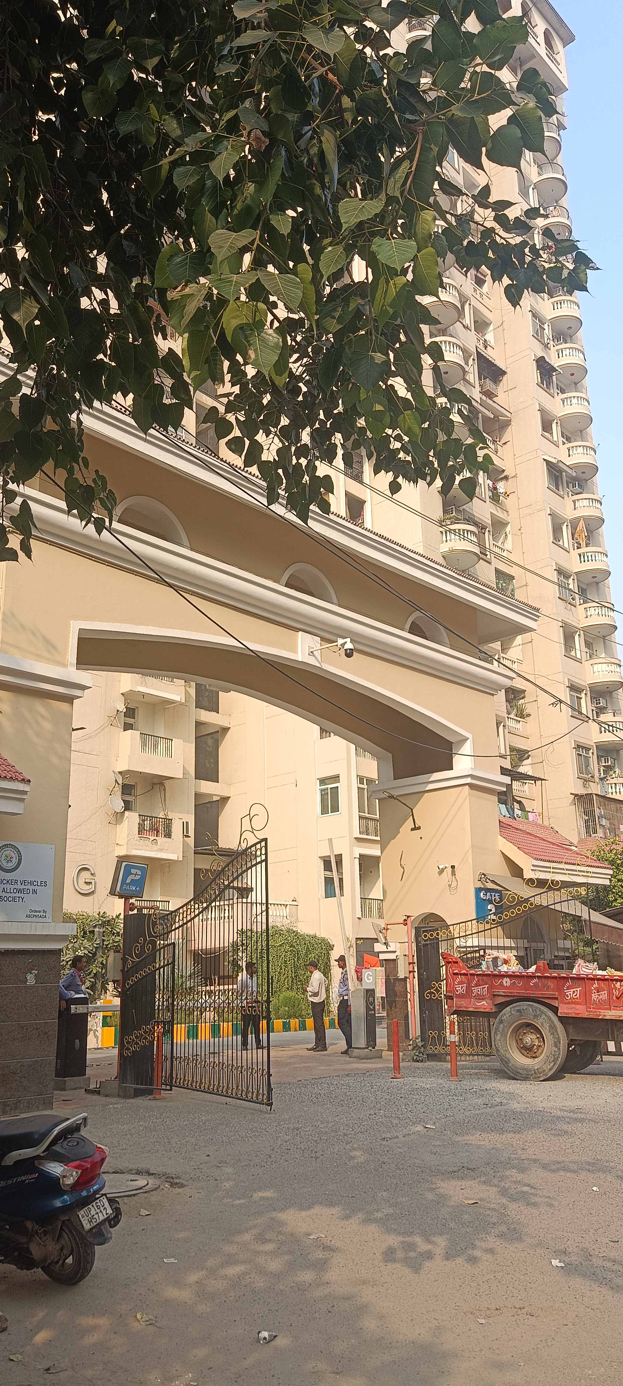 Amrapali Silicon City