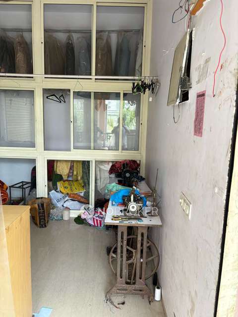 Shop in Sector-16b, Greater_noida for sale 