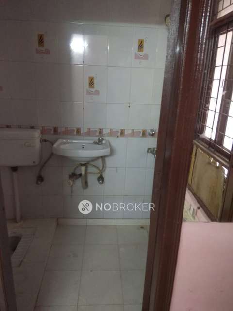 2 BHK Flat In Cresent Apartment For Sale  In Mehrauli