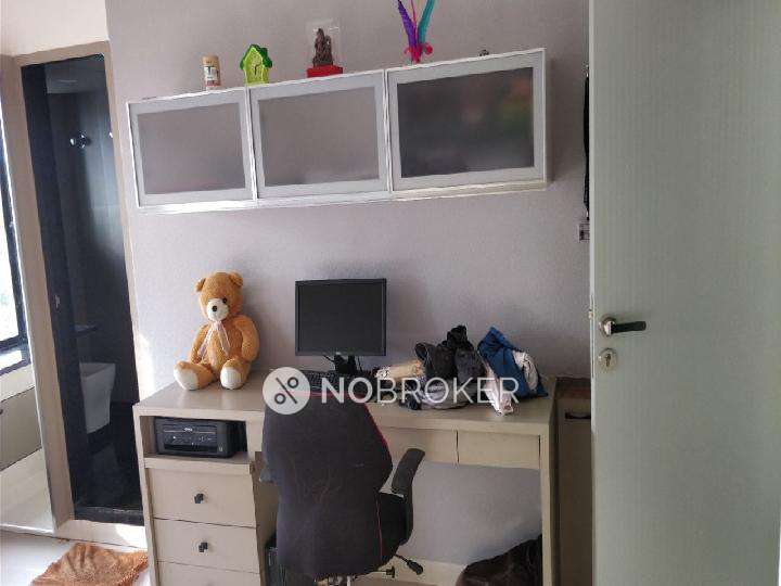 4 BHK Flat In Pushpawati Bldg For Sale  In Kalbadevi