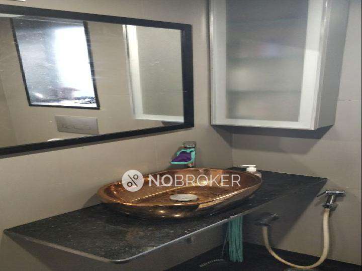 4 BHK Flat In Pushpawati Bldg For Sale  In Kalbadevi