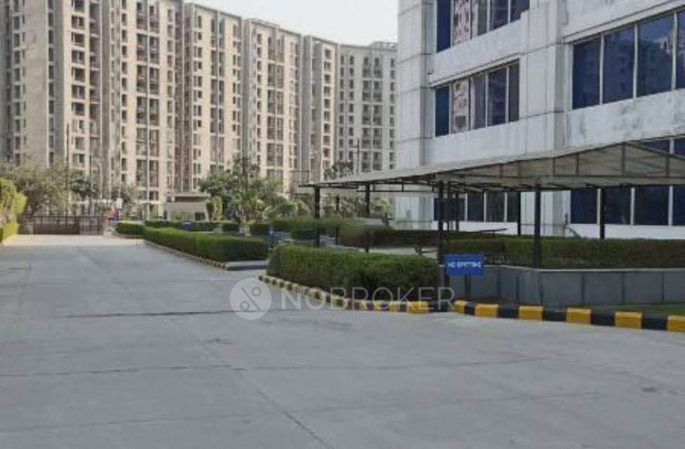 Commercial Property in Sector 132, Noida for Rent 