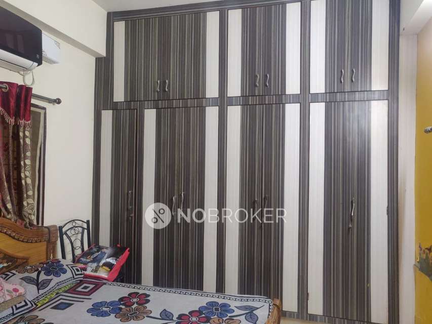 2 BHK Flat In Priya Towers For Sale  In Peerzadiguda