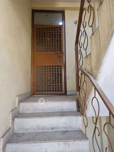 1 BHK Flat In Standalone Building  For Sale  In Yamuna Vihar,