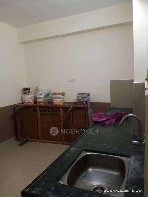 Shared Room for Female In 2 BHK  In Apartment In Gokhalenagar