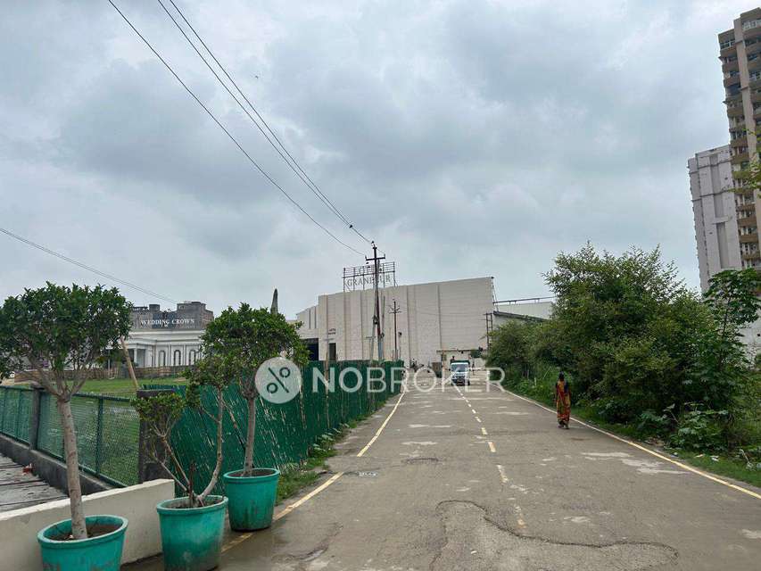 Godown/Warehouse in Sector 74, Noida for Rent 