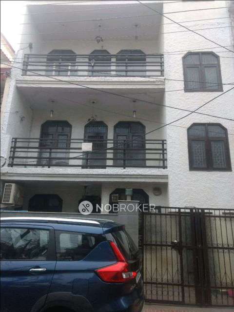 2 BHK Flat In Standlaone Building for Rent  In  Sector 27