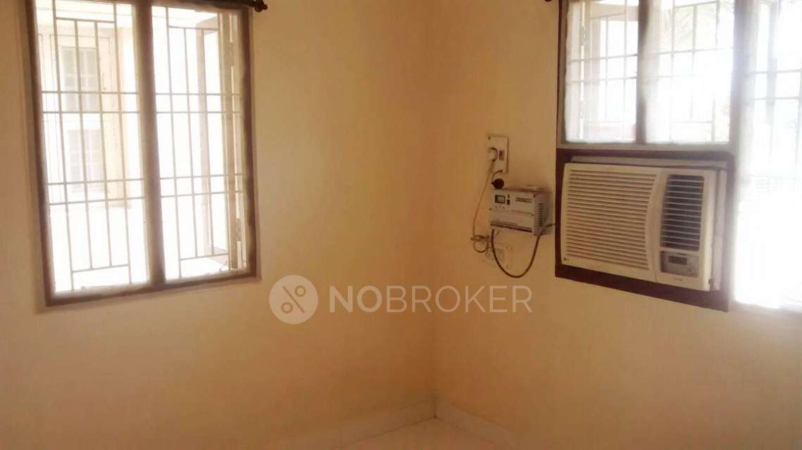 2 BHK Flat In Vinod Apartment For Sale  In Irumbuliyur