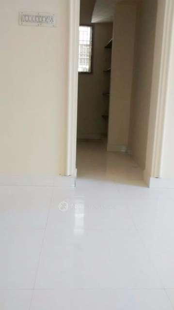2 BHK Flat In Vinod Apartment For Sale  In Irumbuliyur