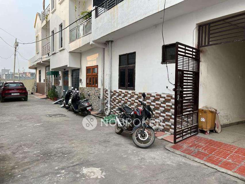 2 BHK House For Sale  In Sadullapur