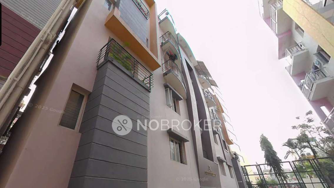 Single Room for Female In 3 BHK  In Sujatha Residency In Ibbaluru