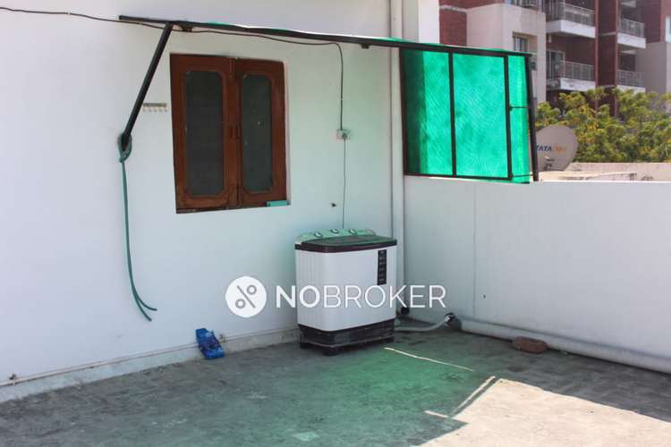 PG for Boys in Sector 18