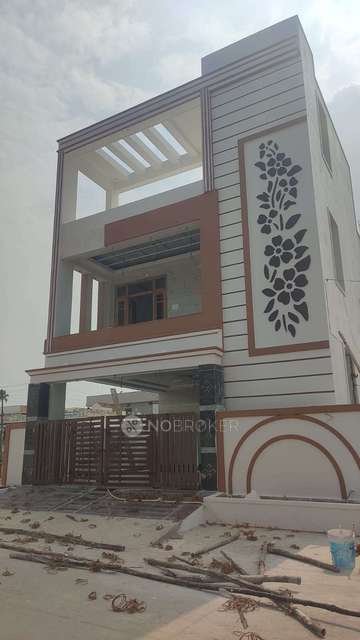 4+ BHK House For Sale  In Manneguda