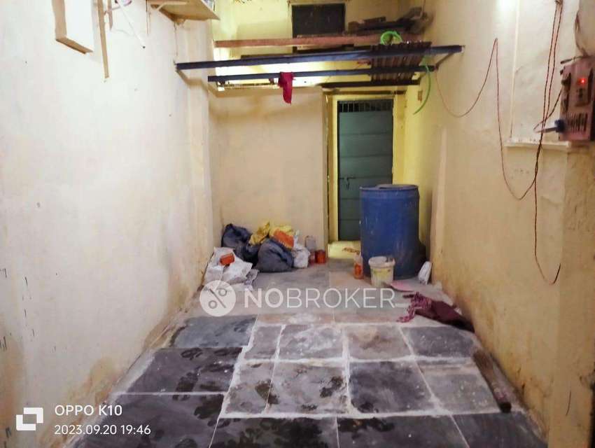 Shop in Malad East, Mumbai for sale 