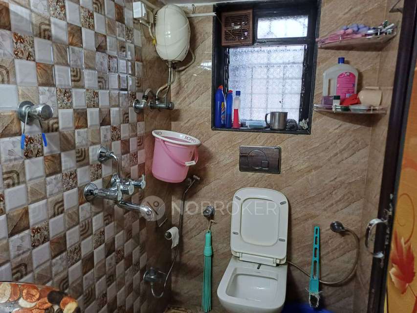 2 BHK Flat In Royal Link Co-operative Housing Society For Sale  In Borivali West