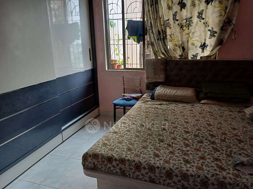 2 BHK Flat In Royal Link Co-operative Housing Society For Sale  In Borivali West