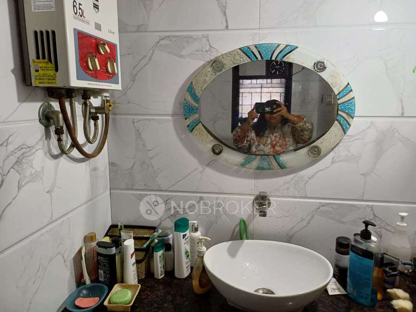 2 BHK Flat In Royal Link Co-operative Housing Society For Sale  In Borivali West