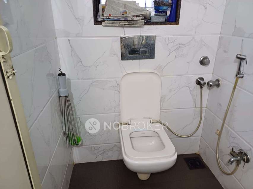 2 BHK Flat In Royal Link Co-operative Housing Society For Sale  In Borivali West