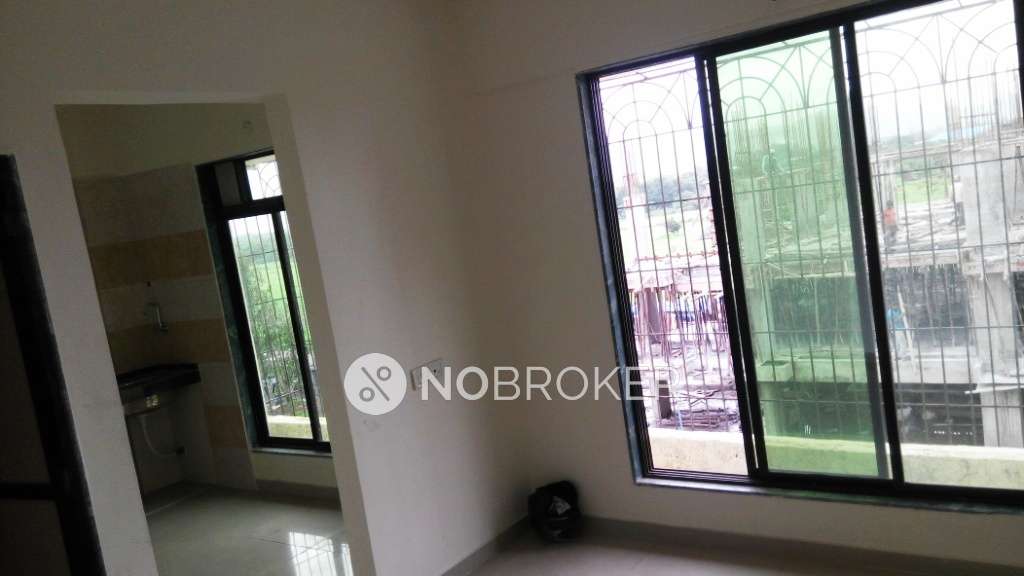 1 RK Flat In Green Plaza Sector 26 For Sale  In Bhagat Super Market