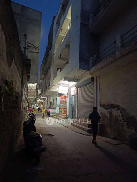 1 BHK Flat In Standalone Building  for Rent  In Sector 17