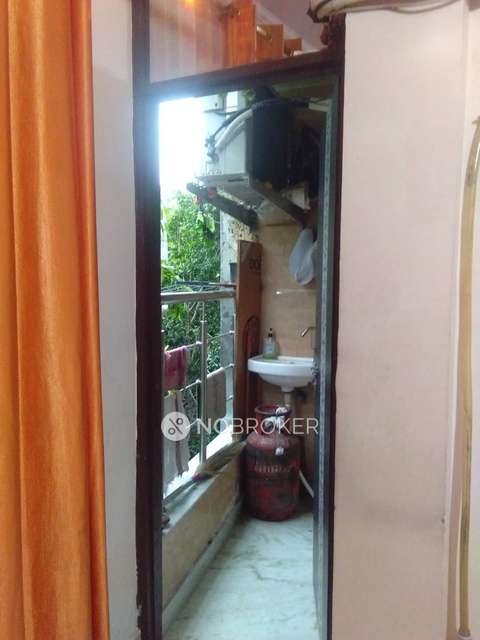 1 BHK Flat For Sale  In Laxmi Nagar