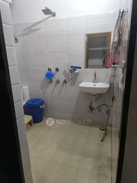 2 BHK Flat In Sb For Sale  In Patparganj