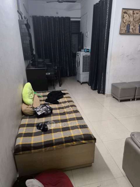 2 BHK Flat In Sb For Sale  In Patparganj