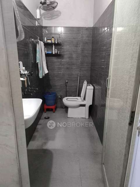 2 BHK Flat In Sb For Sale  In Patparganj