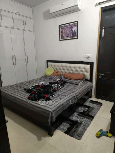 2 BHK Flat In Sb For Sale  In Patparganj