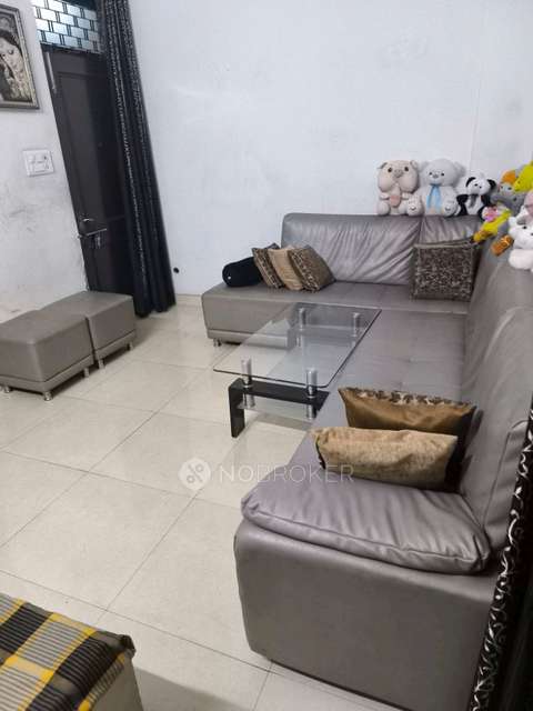 2 BHK Flat In Sb For Sale  In Patparganj