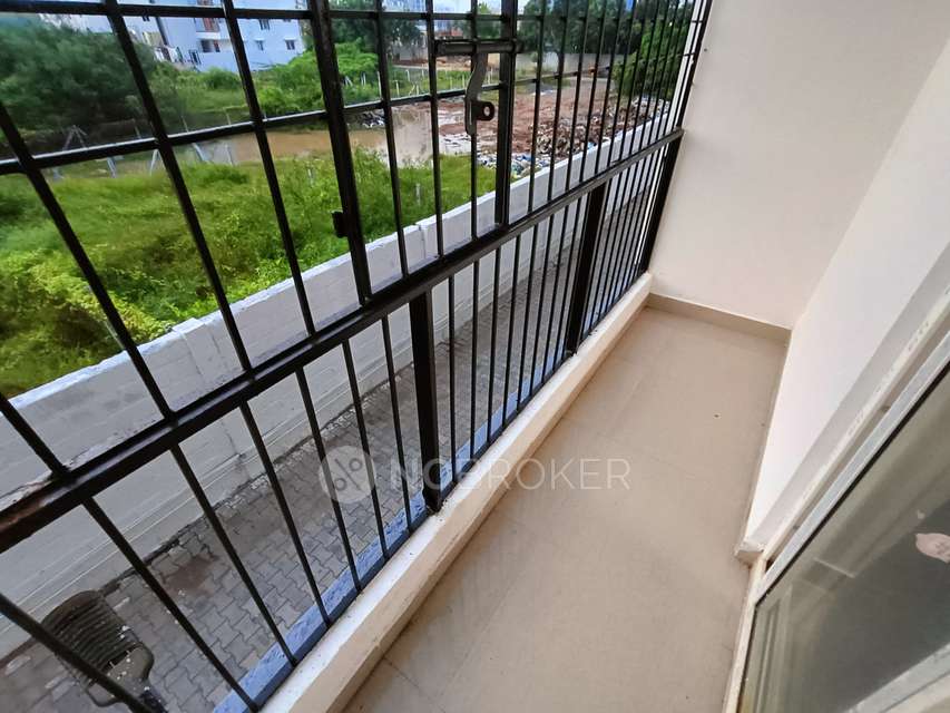 3 BHK Flat In Color Berry Apartment For Sale  In Padur 