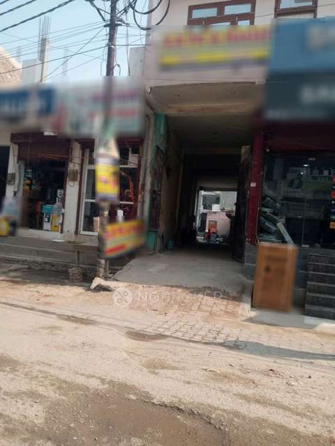 Shop in Chipiyana Buzurg, Noida for Rent 