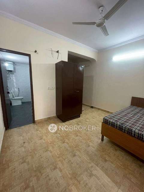 1 RK Flat In Standa;lone Building for Rent  In Sector 40