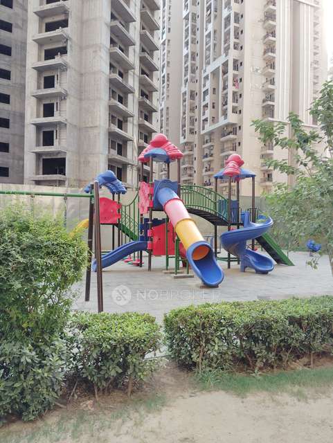 2 BHK Flat In  Ajnara Le Garden  For Sale  In  Sector 16b