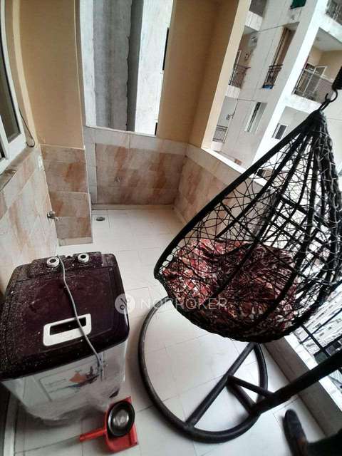 3 BHK Flat In Ajnara Le Garden For Sale  In Sector 16b