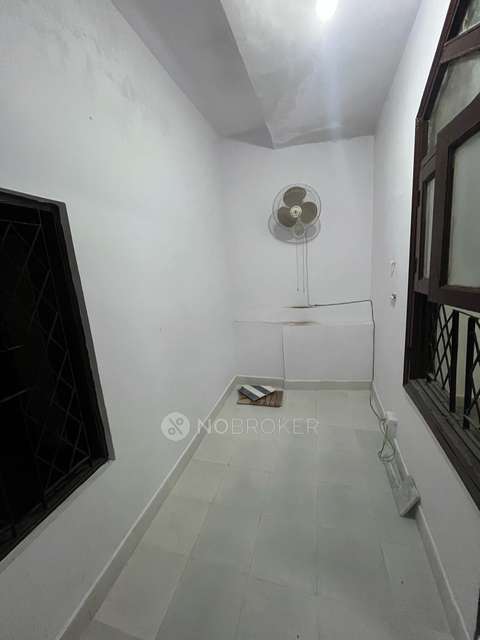 1 BHK Flat In Amar Apartment for Rent  In Vasant Kunj
