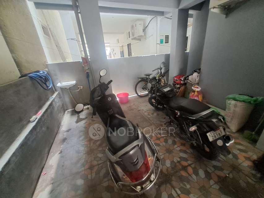 4+ BHK House For Sale  In New Nallakunta