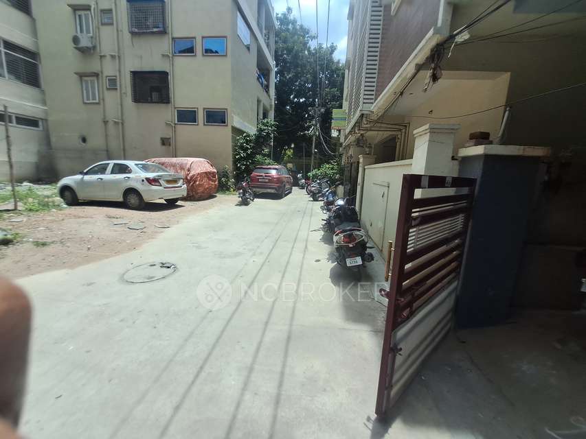 4+ BHK House For Sale  In New Nallakunta