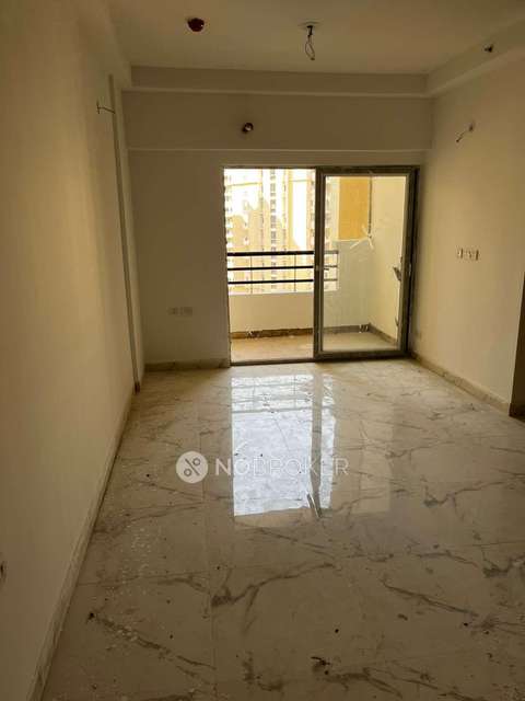 3 BHK Flat In Purvanchal Royal Park For Sale  In Chi V