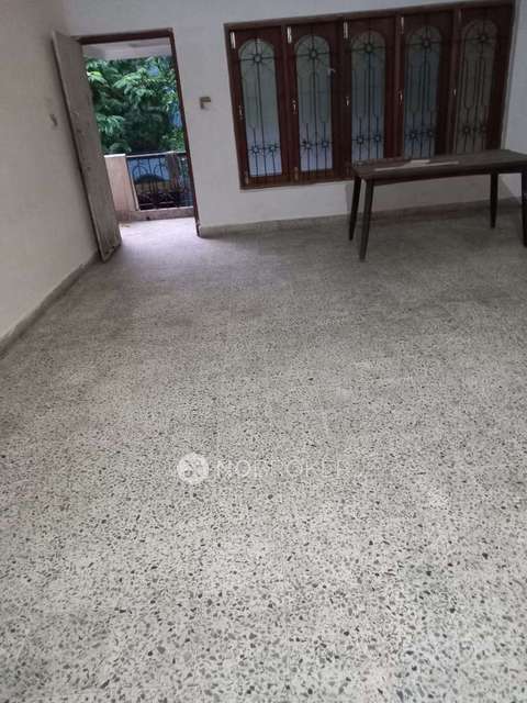 Commercial Property in King Koti, Hyderabad for Rent 