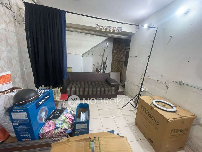 Godown/Warehouse in Vaishali Sector 5, Ghaziabad for sale 